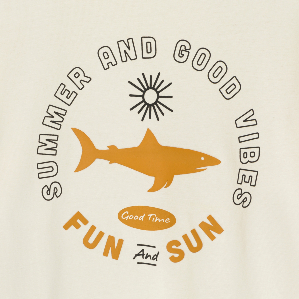 تيشيرت بأكمام قصيرة مزين برسالة، باللون البيج للأولاد